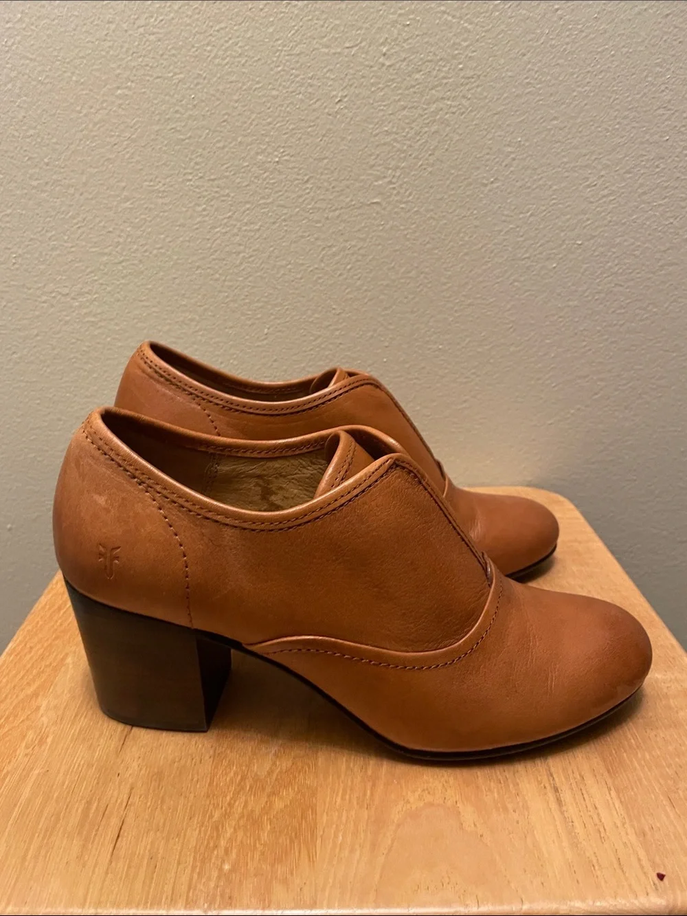 FRYE Women's Caramel Leather Slip-On Ankle Booties Size 8.5 M